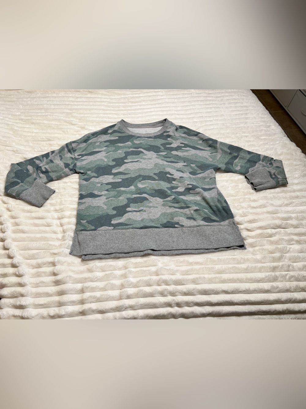 Women’s ' Camo Crewneck lightweight Sweatshirt - Green Gray